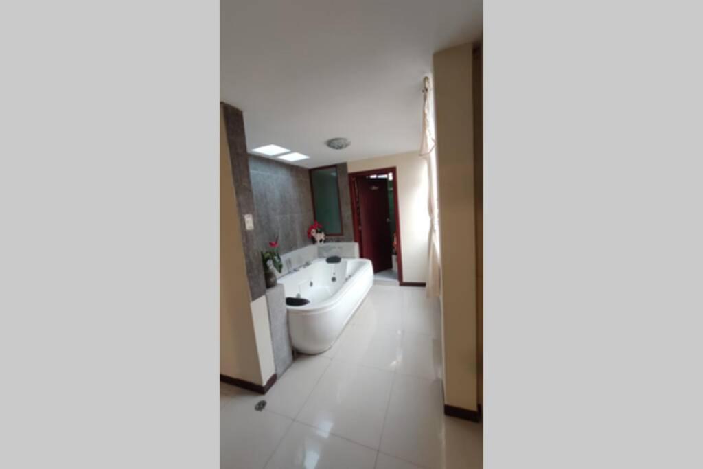Turi Suite Con Jacuzzi, Centro De La Ciudad 巴尼奥斯 外观 照片