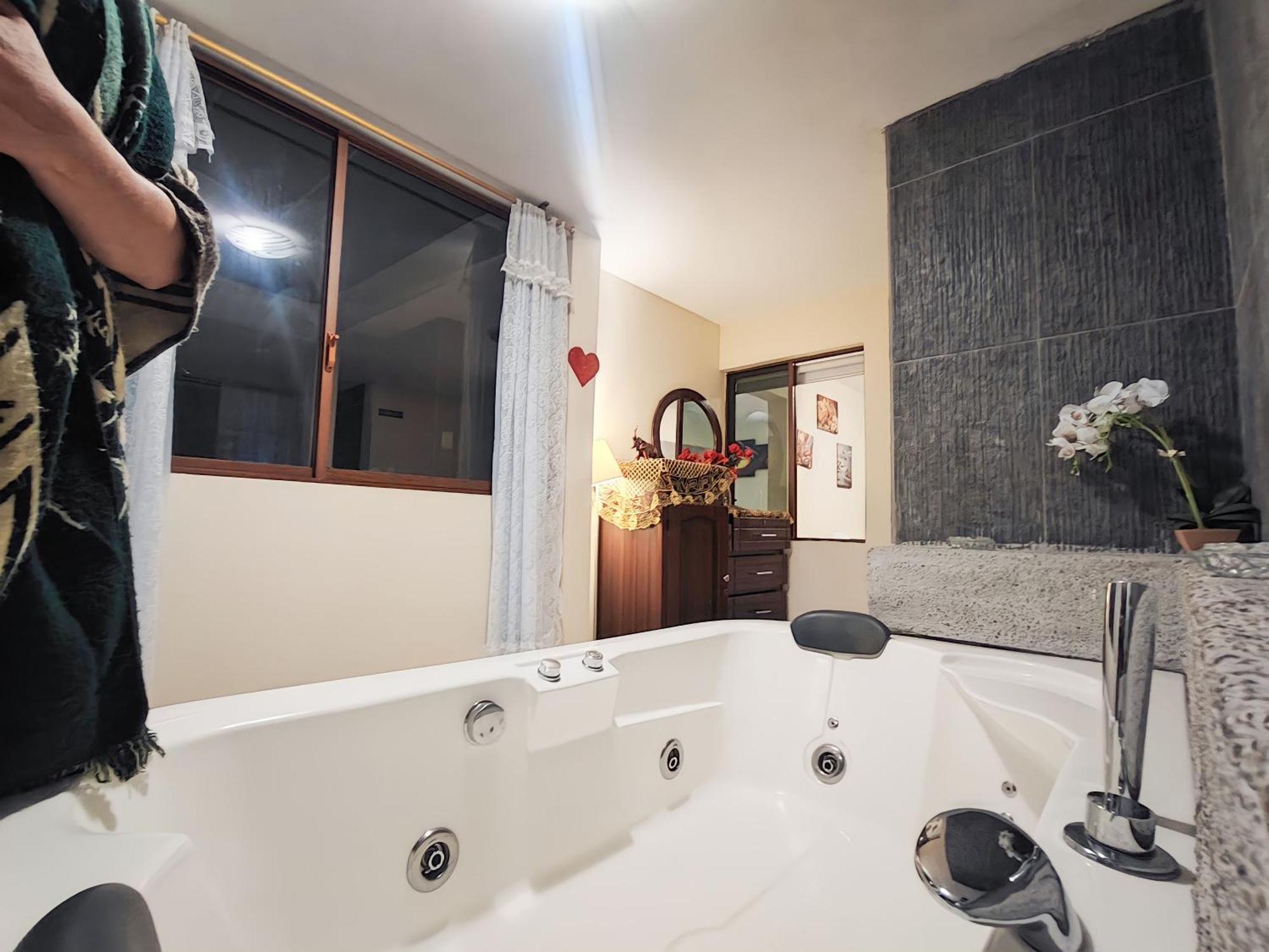 Turi Suite Con Jacuzzi, Centro De La Ciudad 巴尼奥斯 外观 照片